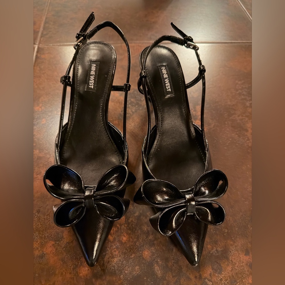 Nine West Glossy Black Bow Heels size 8